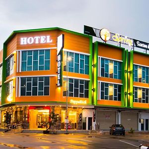 Spring Season Hotel